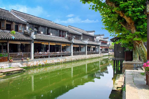 逃出郊外露营地