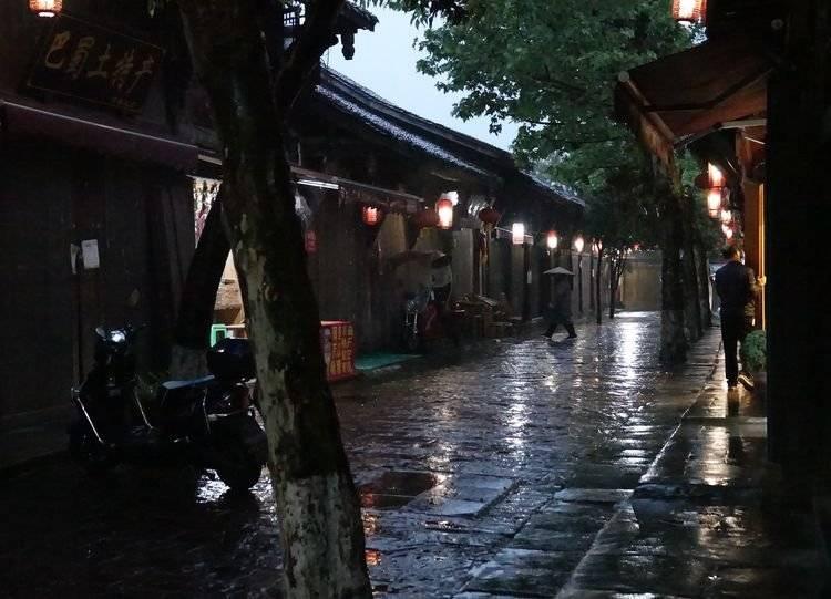 字母哥力压詹姆斯首次当选全明星票王